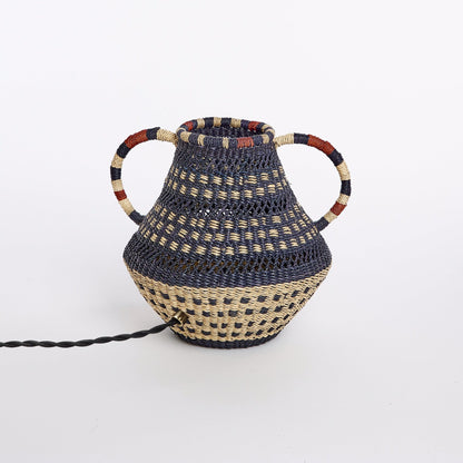 Hand on Hip Pot Dot Lampe Golden Editions Golden Editions